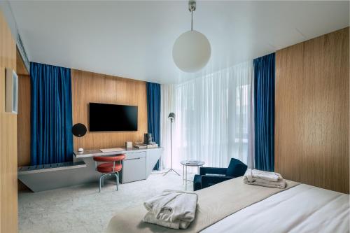 room detail thumbnail 1