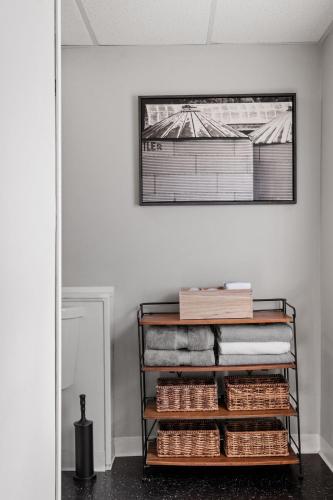 1st Flr 1 Bed 1 Ba Furnished-Pet Friendly - image 4