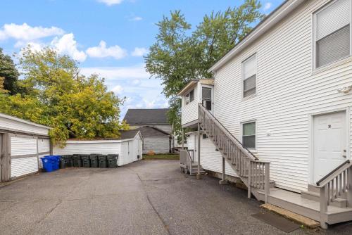 1st Flr 1 Bed 1 Ba Furnished-Pet Friendly - image 6