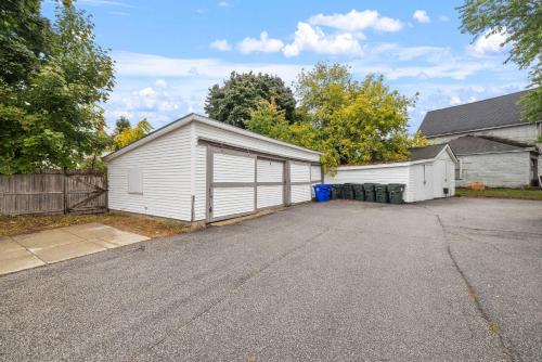 1st Flr 1 Bed 1 Ba Furnished-Pet Friendly - image 2