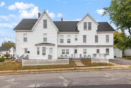 1st Flr 1 Bed 1 Ba Furnished-Pet Friendly - image 7