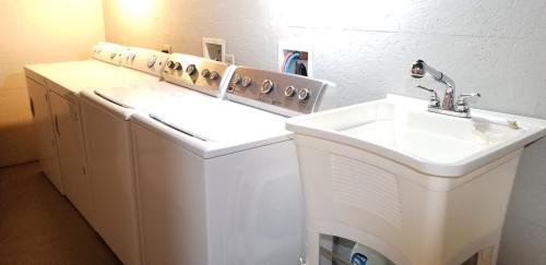 1st Flr 1 Bed 1 Ba Furnished-Pet Friendly - main image