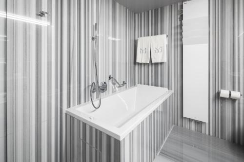 Grand Premium Twin – Atrium View