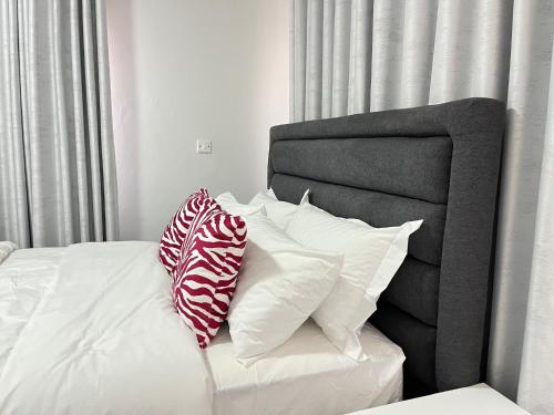 Beauty Blender Homes - The Monotone House - image 3