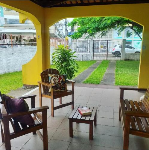 Sobrado amarelo Floripa in Cachoeira do Bom Jesus