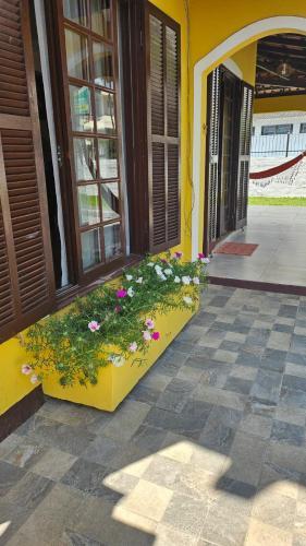Sobrado amarelo Floripa in Cachoeira do Bom Jesus