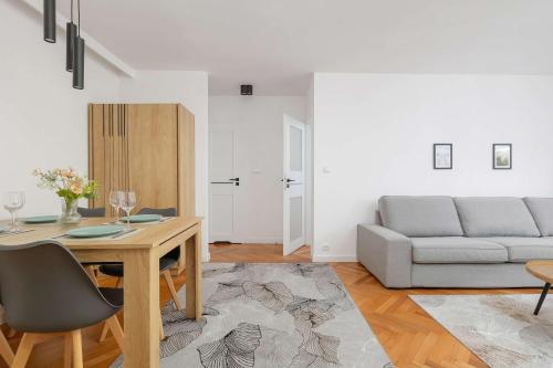 Classic Apartment Grazynskiego Katowice Near Spodek by Noclegi Renters - image 3