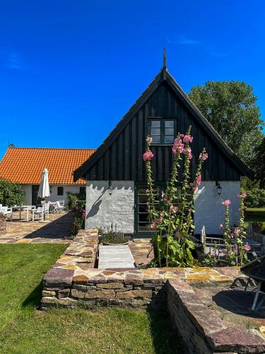 Viesnīcas āriene, Farmhouse Style Near Balka Beach With Tennis Court in Kannikegaerdet