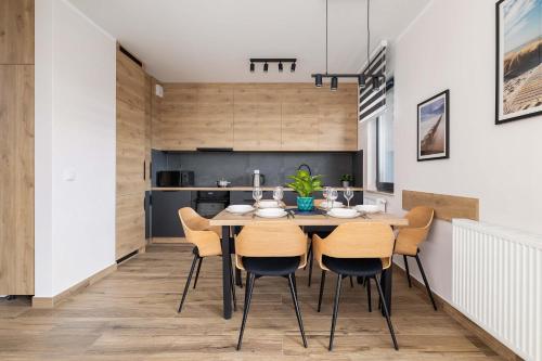 Cozinha, Comfortable Apartment with Parking & Balcony Ideal for Families by Nolcegi Renters in Panewniki