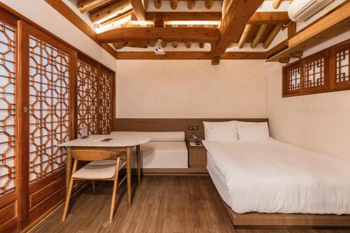 Luxury Hanok Cottage Nest, Seoul (photo 3)