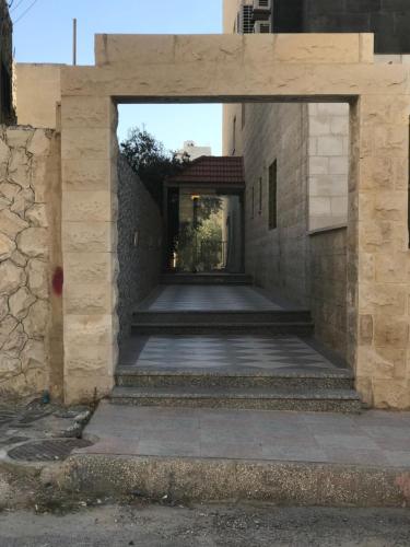 Fully Furnished apartment for rent in Amman Khalda - image 9