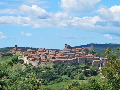 Holiday Home Poggio Piero 2 by Interhome in 羅卡斯特拉達