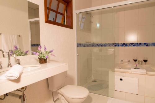 Master Room image 7
