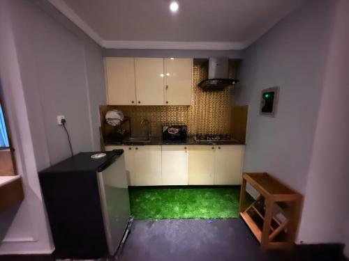 Cozy Apartment with a King Bed - main image