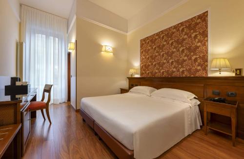 Lancaster Hotel - image 12