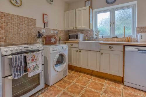 Konyha, Foxgloves -Cosy Retreat in the Heart of Hunstanton, Crabpot Cottages in Hunstanton