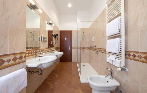 Lancaster Hotel - image 7