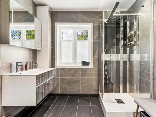 Holiday Home Holmen by Interhome in Страндебарм