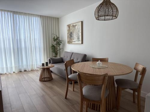 Depto Barbi - Depto Zona Guemes Edificio Maires Urbano Para 4 PAX - Hola Sur