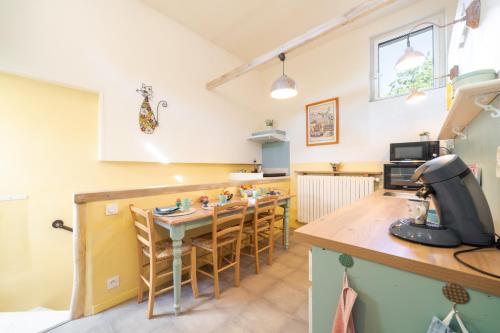 kuchyně, Le Baiser du Soleil - Piscine Privée (Le Baiser du Soleil - Piscine Privee) in Mirabel Aux Baronnies