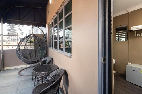 room detail thumbnail 1