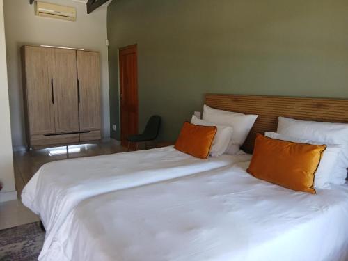 2 twin beds