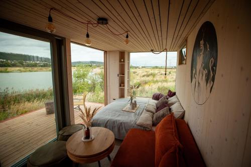 Glamping Jezeroooo in Praha-Lipence