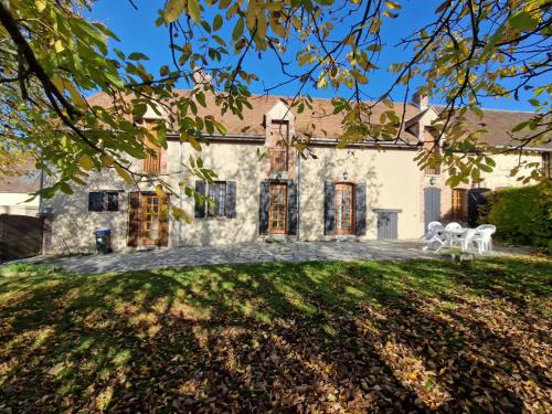 Grande Maison à la Campagne (Grande Maison a la Campagne) in La Saulsotte