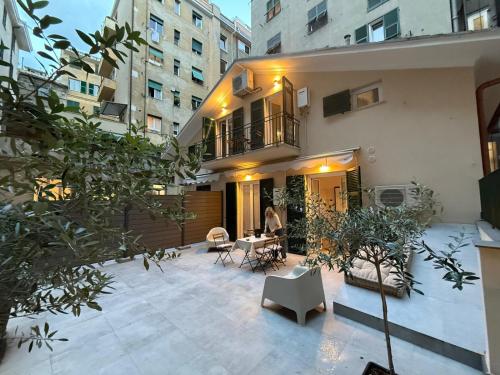 Virtù Apartments, Janov