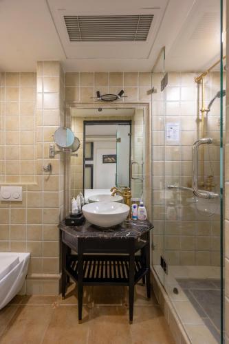 room detail thumbnail 2