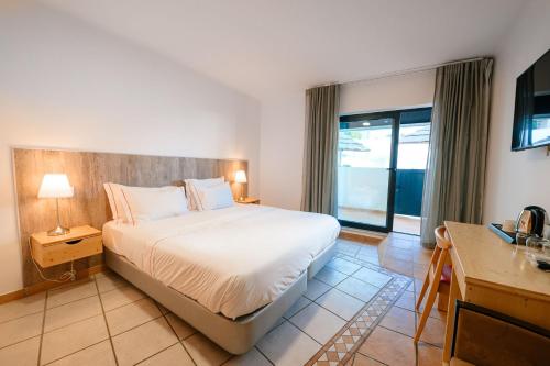 Hotel Carvoeiro Plaza in คาวีโร