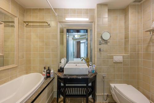 room detail thumbnail 2