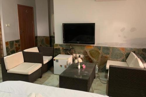 1Bed Apartment - Parking Wifi Balcony Bbq in Tema