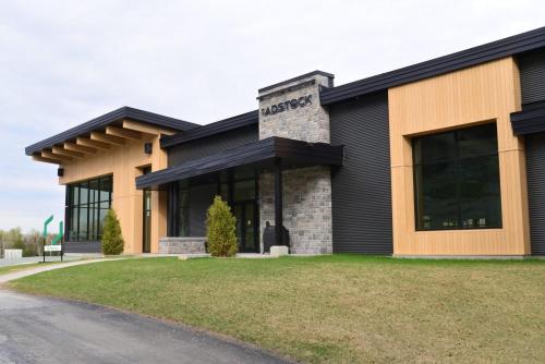 Le POD du Mont ADSTOCK spa ski motoneige VTT plein air arcade in Thetford Mines (QC)