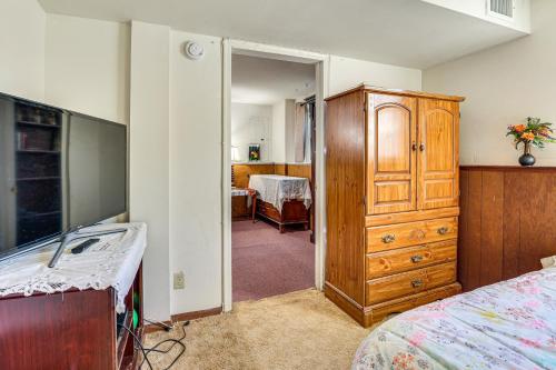 2 Mi to NYC Train WFH-Friendly Greenwich Apt! in กรีนิช (คอนเนตติคัต)