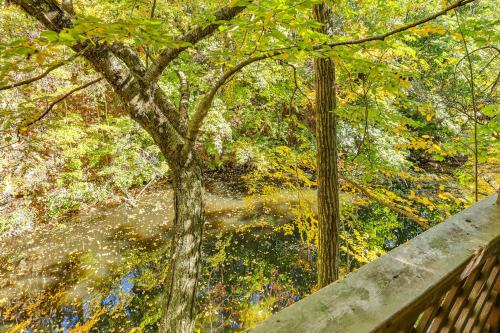 2 Mi to NYC Train WFH-Friendly Greenwich Apt! in กรีนิช (คอนเนตติคัต)