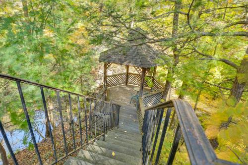 2 Mi to NYC Train WFH-Friendly Greenwich Apt! in กรีนิช (คอนเนตติคัต)