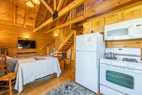 Rustic Cabin- Wineries and Breweries-Finger Lakes in Geneva (NY)