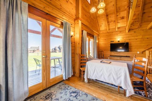 Rustic Cabin- Wineries and Breweries-Finger Lakes in Geneva (NY)