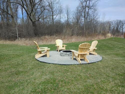 Rustic Cabin- Wineries and Breweries-Finger Lakes in Geneva (NY)