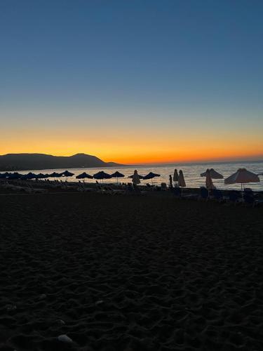 Villa - Sleeps 6 - Near Local Attractions - image 4
