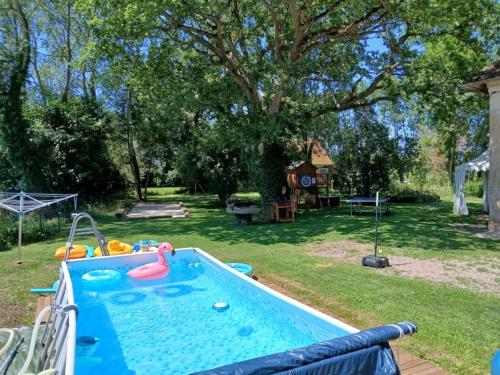 泳池, Le PRESSOIR in 梅濟東卡農