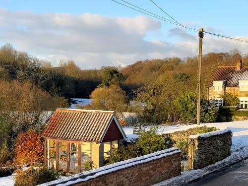 Exterior view, Kingfisher Cottage in East Ayton
