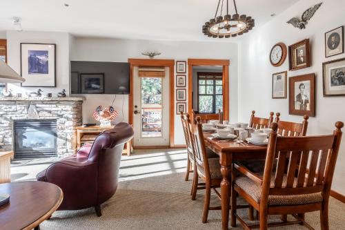 Village 1402 - image 11