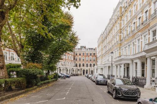 Exquisitely Designed 2BD Flat in South Kensington - image 2