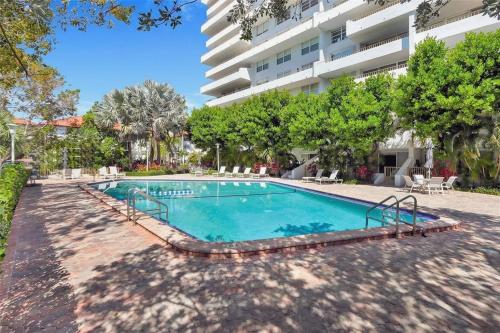 Coastal Two-Bedroom Condo with Balcony in ตีย์ บิสเคย์น (ฟลอริดา)