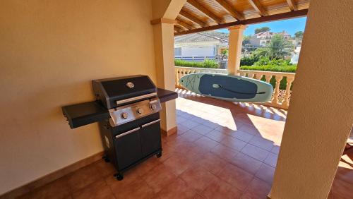 Casa Barta 200m od moře (The three bedrooms Casa Barta - 300m from the beach with a beatiful see view from the terrace and pr) in 聖胡安德羅斯特羅斯