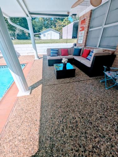 . Hangout Haven - Soak, Play, Relax