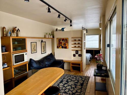 Estilo y Comodidad en Av Corrientes, departamento con estacionamiento para autos