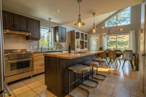 Spa Et Billard Le Picasso Tout En Couleurs in Saint-Alphonse-Rodriguez (QC)